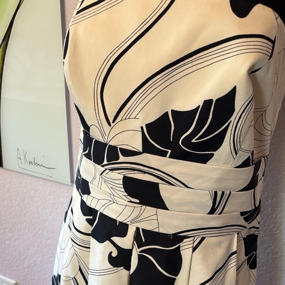 New dress size 8 - Picture 2 of 6